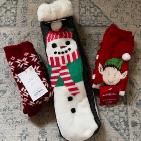 🧡 3/15 NWT Holiday Winter Fuzzy Socks Bundle x 3 Women's Size 4-10/9-11 - Picture 1 of 7